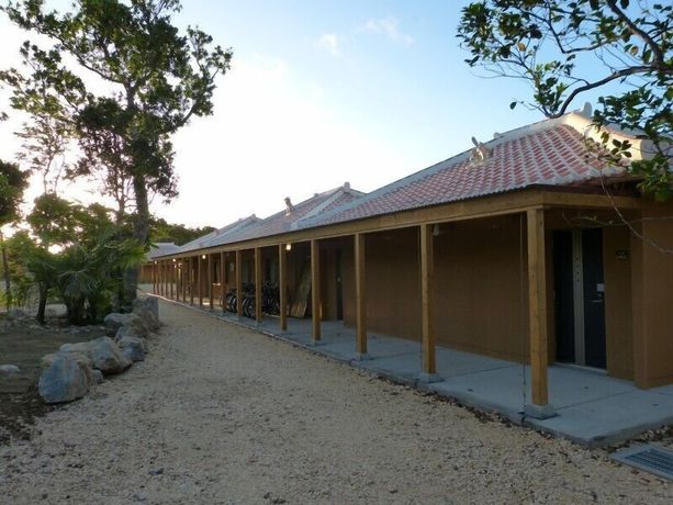 Imagen de los exteriores del Hotel Peace Island Taketomijima. Foto 11