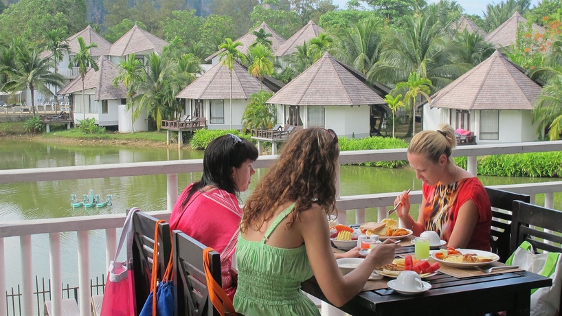 Imagen del bar/restaurante del Hotel Peace Laguna Resort and Spa. Foto 2