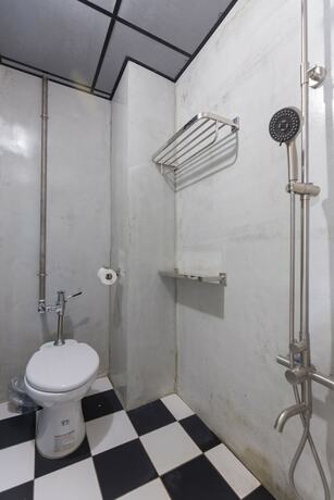 Imagen general del Hotel Peace Prison Cafe Inn. Foto 7