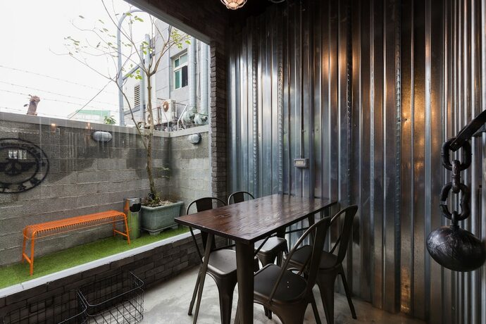 Imagen general del Hotel Peace Prison Cafe Inn. Foto 12