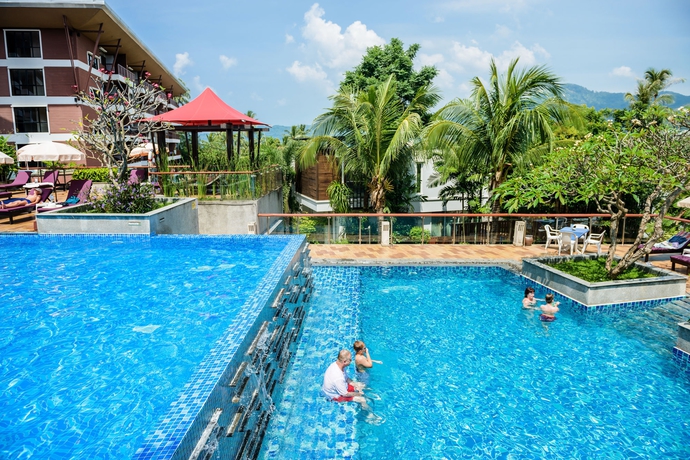 Imagen de la piscina del Hotel Peach Blossom Resort. Foto 15