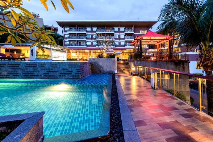 Imagen de la piscina del Hotel Peach Blossom Resort. Foto 16