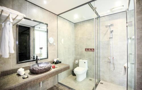 Imagen general del Hotel Peach Blossom River Resort. Foto 1