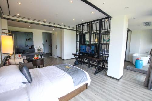 Imagen de la habitación del Hotel Peach Blossom River Resort. Foto 6