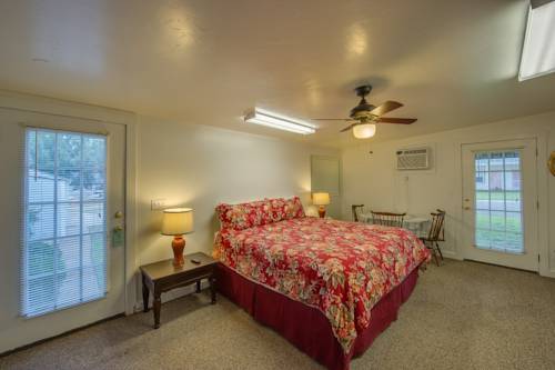 Imagen de la habitación del Hotel Peach Tree Inn and Suites. Foto 3