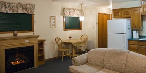 Imagen de la habitación del Hotel Peach Tree Inn and Suites. Foto 5