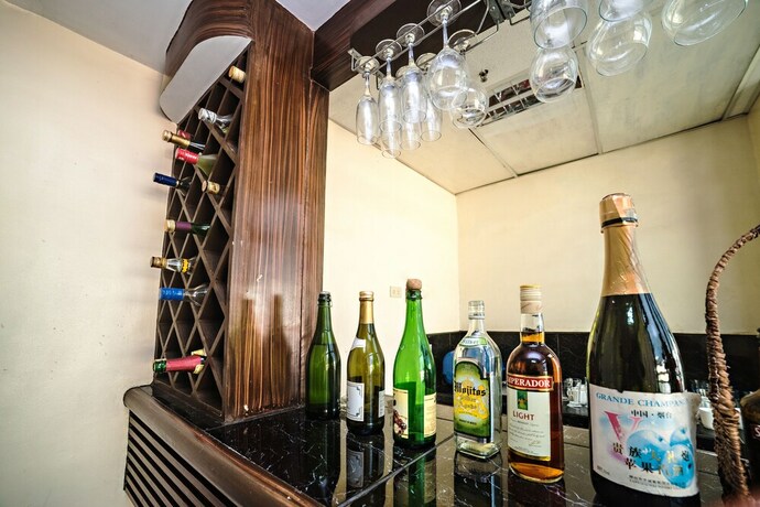 Imagen del bar/restaurante del Hotel Peach Tree Lodge. Foto 13