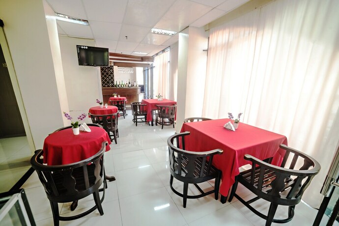 Imagen del bar/restaurante del Hotel Peach Tree Lodge. Foto 15