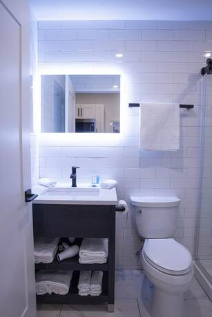 Imagen de la habitación del Hotel Peachtree Suites. Foto 15