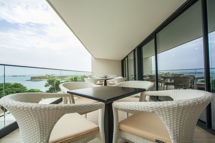 Imagen de los exteriores del Hotel P&eacute;rola. Foto 9