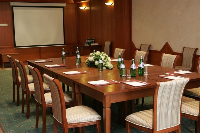 Imagen de los interiores del Hotel Peak Hotel. Foto 9