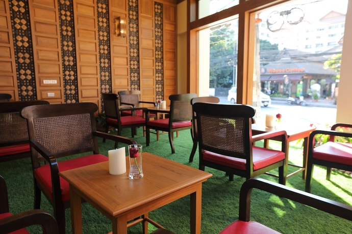 Imagen del bar/restaurante del Hotel Peak Nimman Prestige. Foto 3