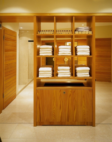 Imagen de la piscina del Hotel Peakture Bucharest. Foto 8