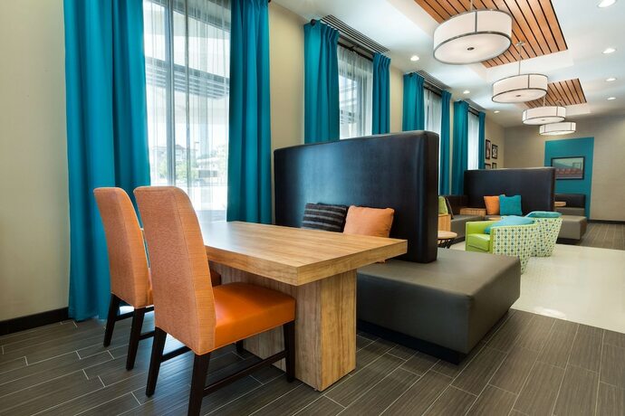 Imagen del bar/restaurante del Hotel Pear Tree Inn San Antonio Airport. Foto 11