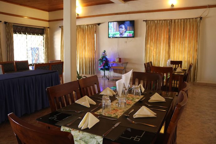 Imagen del bar/restaurante del Hotel Pearl Afrique. Foto 3