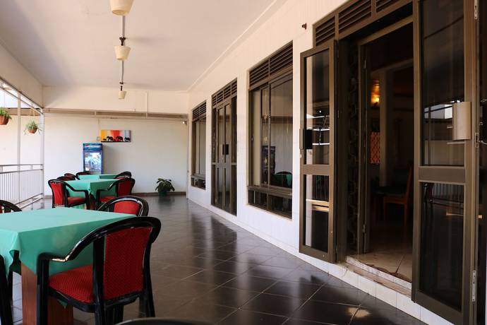 Imagen del bar/restaurante del Hotel Pearl Afrique. Foto 4