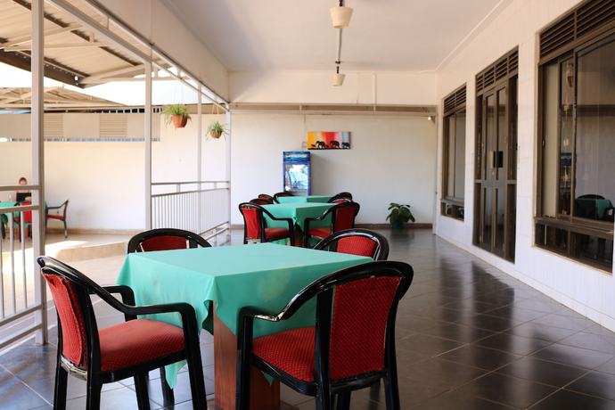 Imagen del bar/restaurante del Hotel Pearl Afrique. Foto 7