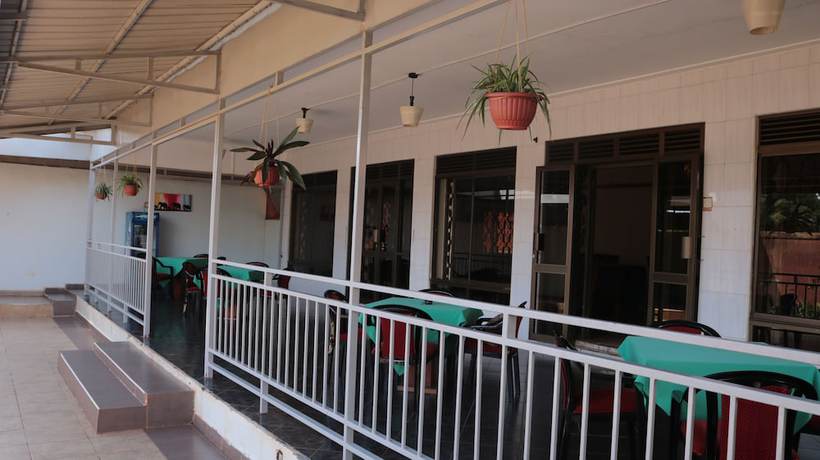 Imagen de los exteriores del Hotel Pearl Afrique. Foto 15