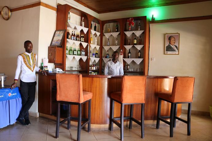 Imagen del bar/restaurante del Hotel Pearl Afrique. Foto 9