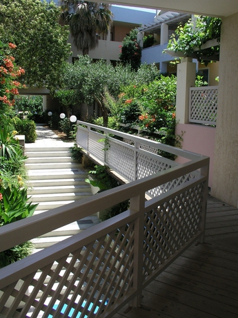 Imagen de los exteriores del Hotel Pearl Beach. Foto 7