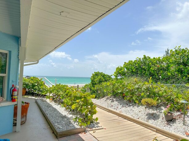 Imagen general del Hotel Pearl Beach Inn. Foto 6