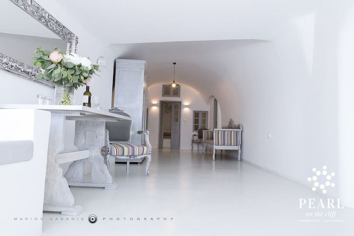 Imagen de la habitación del Hotel Pearl On The Cliff and Suites. Foto 6