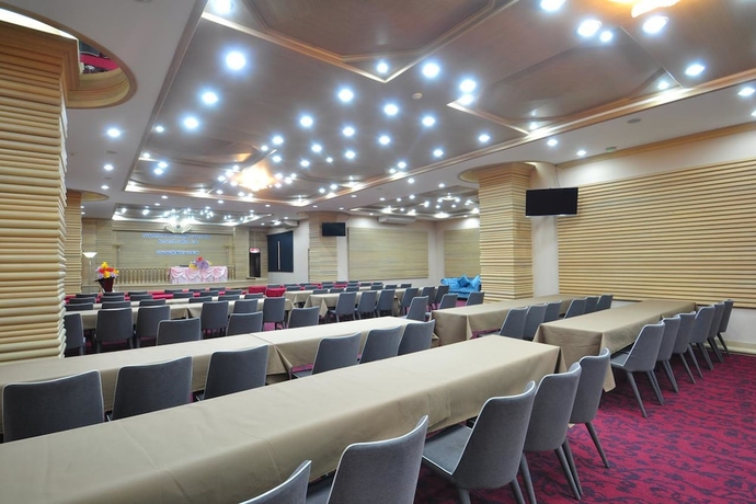 Imagen de los interiores del Hotel Pearl Resort And Hotel. Foto 18
