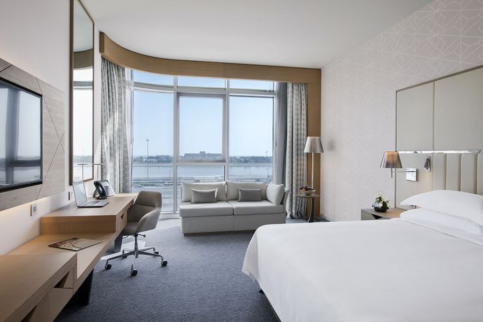 Imagen de la habitación del Hotel Pearl Rotana Capital Centre. Foto 5