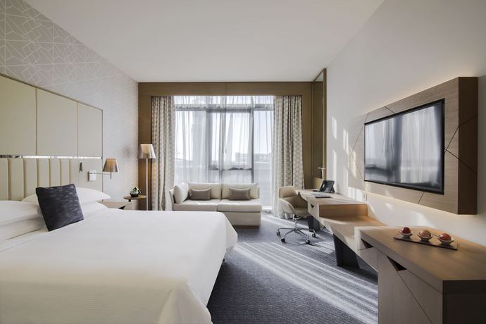Imagen de la habitación del Hotel Pearl Rotana Capital Centre. Foto 12