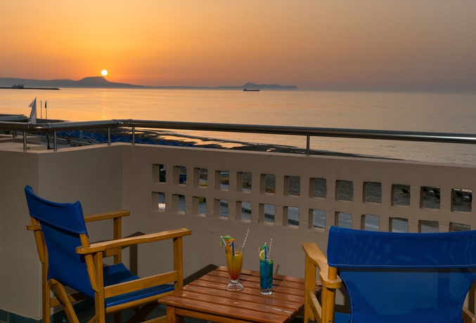 Imagen de los exteriores del Hotel Pearl Seabreeze Suites. Foto 11