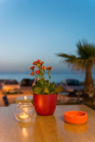 Imagen de los exteriores del Hotel Pearl Seabreeze Suites. Foto 12