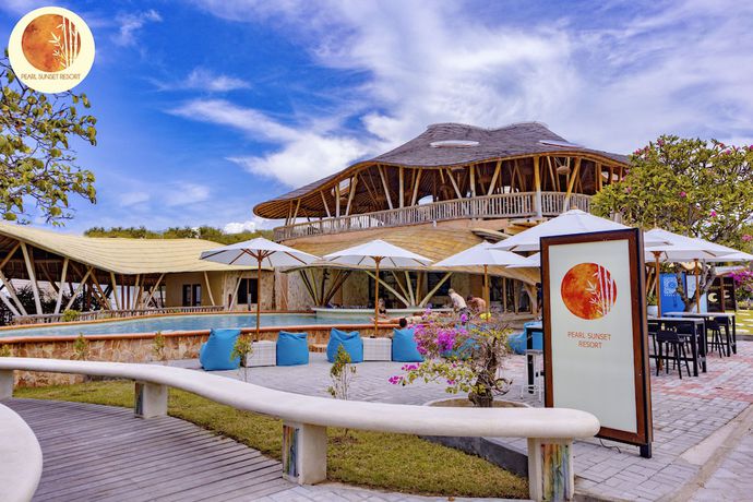 Imagen de la piscina del Hotel Pearl Sunset Resort. Foto 19