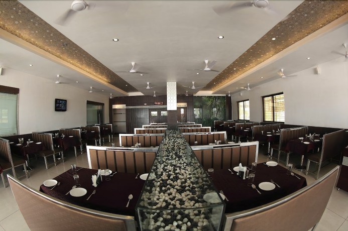 Imagen del bar/restaurante del Hotel Pearl and Banquets. Foto 2