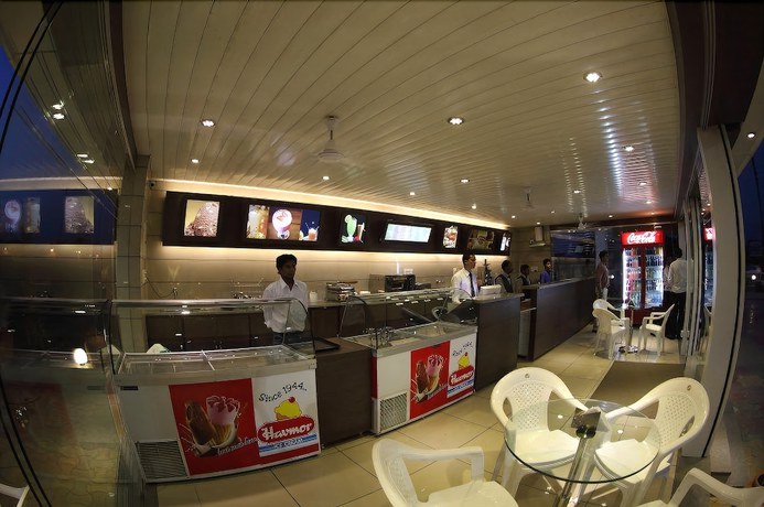 Imagen del bar/restaurante del Hotel Pearl and Banquets. Foto 3