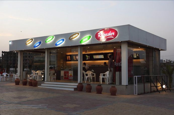 Imagen del bar/restaurante del Hotel Pearl and Banquets. Foto 4