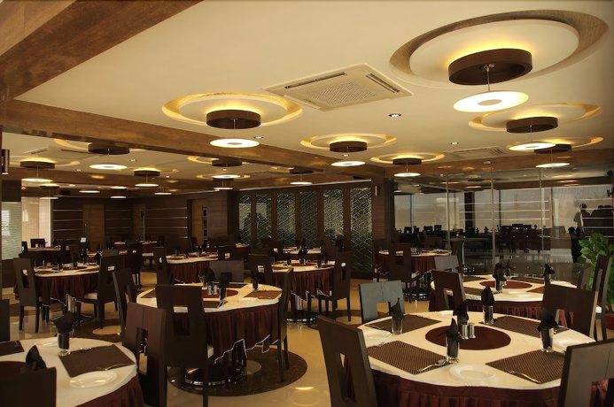 Imagen del bar/restaurante del Hotel Pearl and Banquets. Foto 6