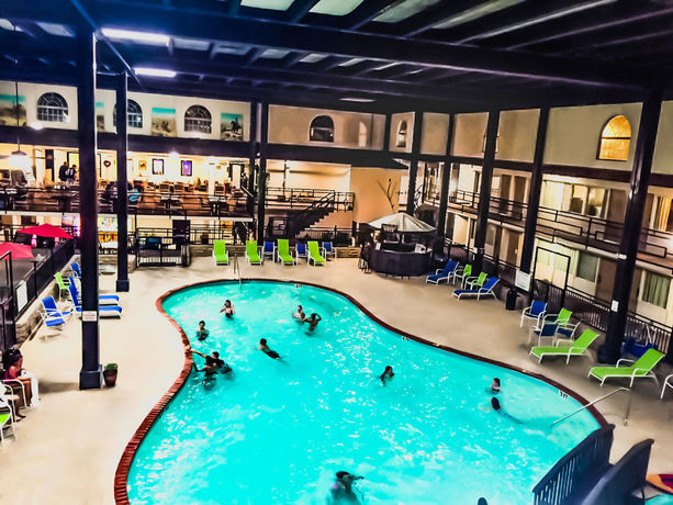 Imagen de la piscina del Hotel Pearl on the Concho SureStay Collection by Best Western. Foto 15