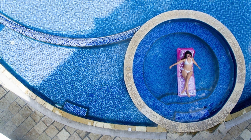 Imagen de la piscina del Hotel Pearle Beach Resort and Spa. Foto 18