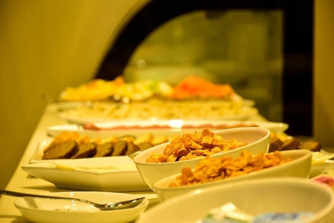 Imagen del bar/restaurante del Hotel Pebbles Inn. Foto 6