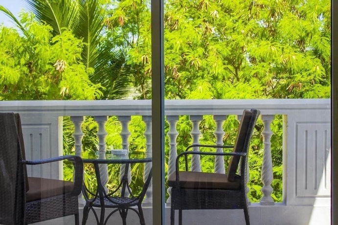 Imagen de la habitación del Hotel Pebbles Inn. Foto 12