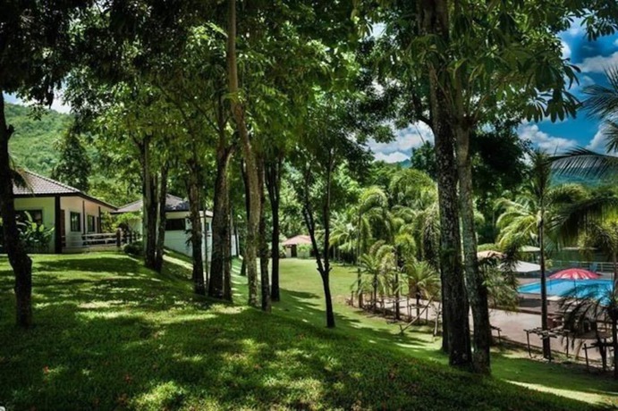 Imagen del bar/restaurante del Hotel Pechmaneekan Beach Resort. Foto 3