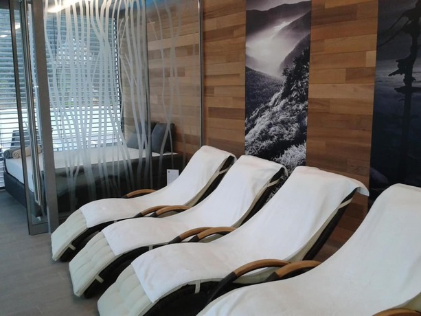 Imagen de la piscina del Hotel Pecr Well. Foto 13