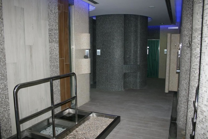 Imagen de la piscina del Hotel Pecr Well. Foto 16