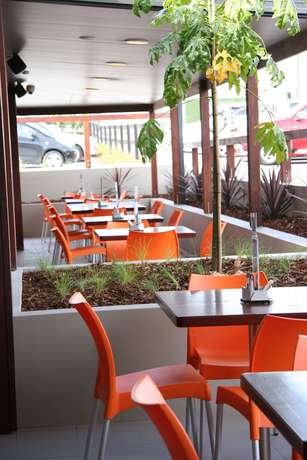 Imagen del bar/restaurante del Hotel Peden's. Foto 9
