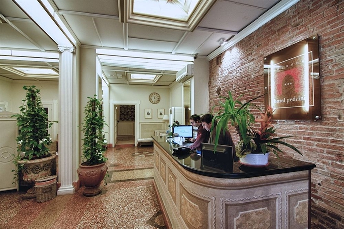 Imagen de los interiores del Hotel Pedrini. Foto 14