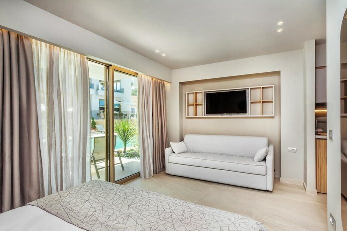 Imagen de la habitación del Hotel Pefki Deluxe Residences. Foto 17