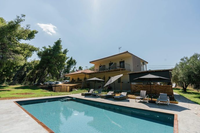 Imagen general del Hotel Pefkon Suites. Foto 1