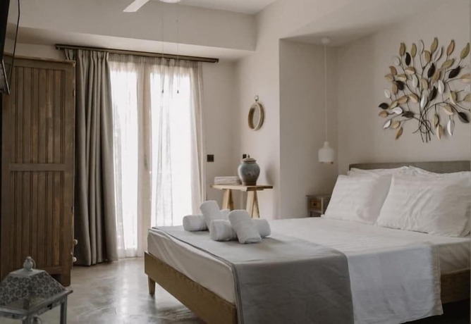 Imagen de la habitación del Hotel Pefkon Suites. Foto 5