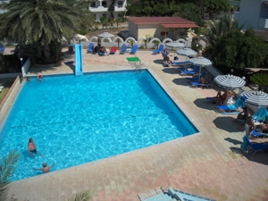 Imagen de la piscina del Hotel Pefkos Breeze Family Resort & Spa. Foto 6