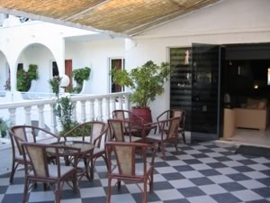 Imagen del bar/restaurante del Hotel Pefkos Breeze Family Resort & Spa. Foto 3